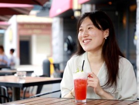 甜蜜治愈：日本导演纪录片里的武昌姑娘喊你参加她婚礼！