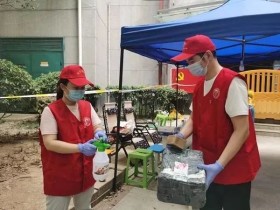 防控一线这对党员夫妻有个特殊的婚礼日