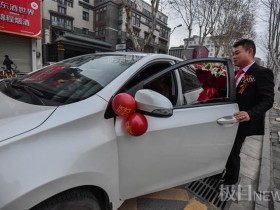 取消婚宴也要给你一个婚礼武汉青年驱车百余里独自​迎亲